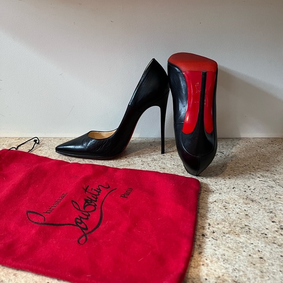 Christian Louboutin - Picture 6 of 9